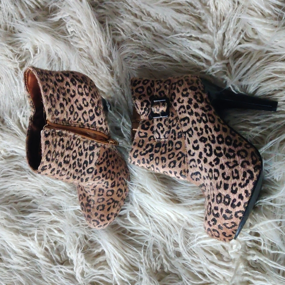NWOT Deb animal print booties size 7 - Picture 4 of 5
